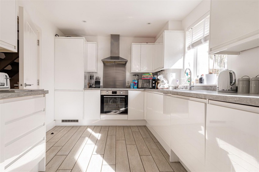Images for Centre Drive, Epping