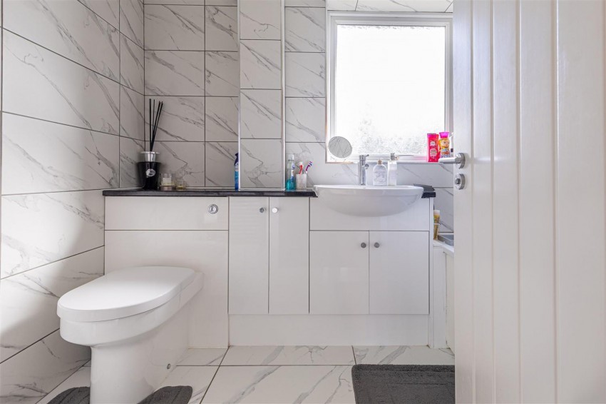 Images for Centre Drive, Epping
