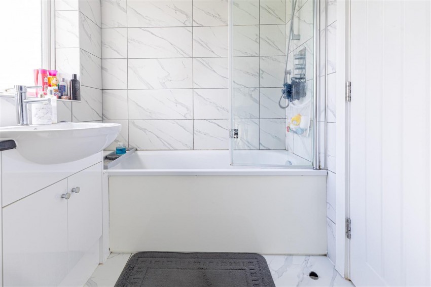 Images for Centre Drive, Epping
