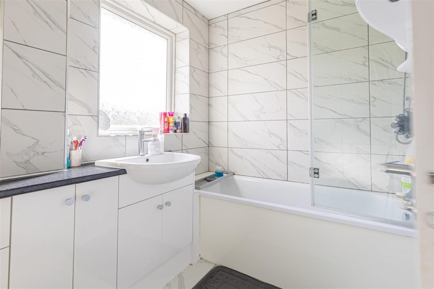 Images for Centre Drive, Epping