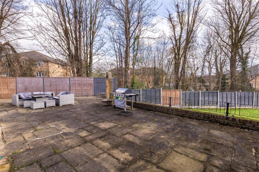 Images for Centre Drive, Epping