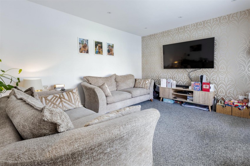 Images for Centre Drive, Epping