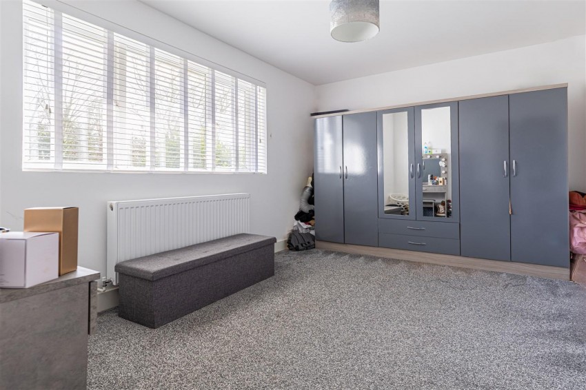 Images for Centre Drive, Epping