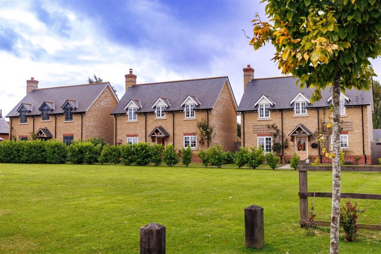 Stone Hall Grove, Downhall Road, Matching Gn