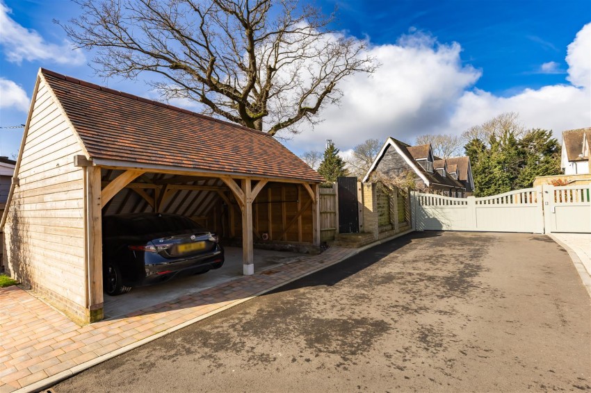Images for Pipers Farm, Lippitts Hill, Loughton