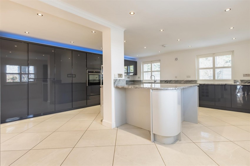 Images for Pipers Farm, Lippitts Hill, Loughton