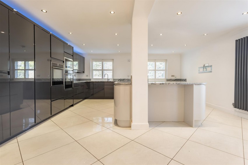Images for Pipers Farm, Lippitts Hill, Loughton
