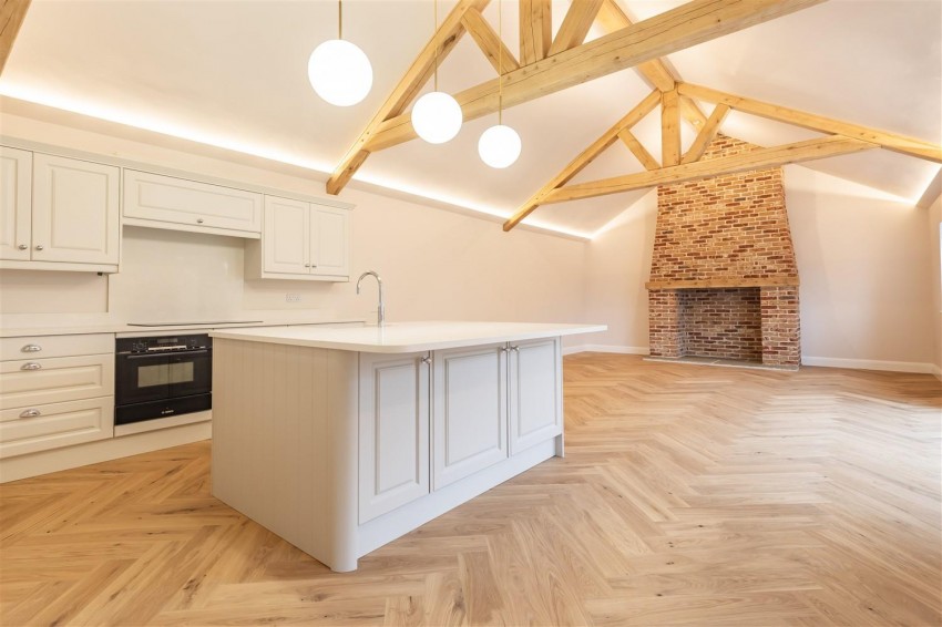 Images for Honeysuckle Barn, Stapleford Abbotts