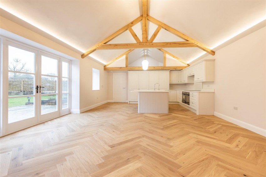 Images for Honeysuckle Barn, Stapleford Abbotts