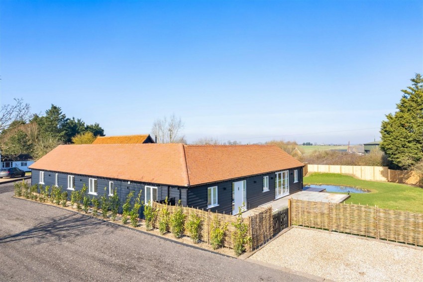 Images for Honeysuckle Barn, Stapleford Abbotts