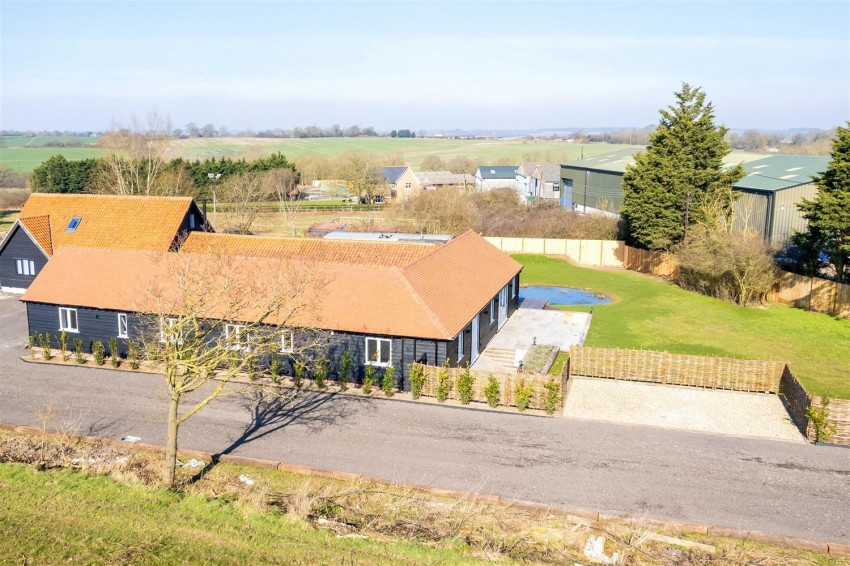 Images for Honeysuckle Barn, Stapleford Abbotts