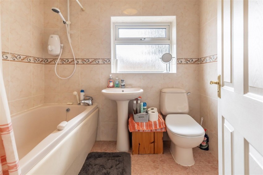 Images for Centre Drive, Epping