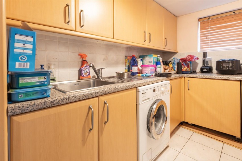 Images for Centre Drive, Epping