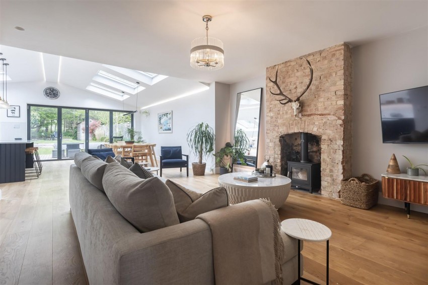 Images for Woodland Way, Theydon Bois, Epping