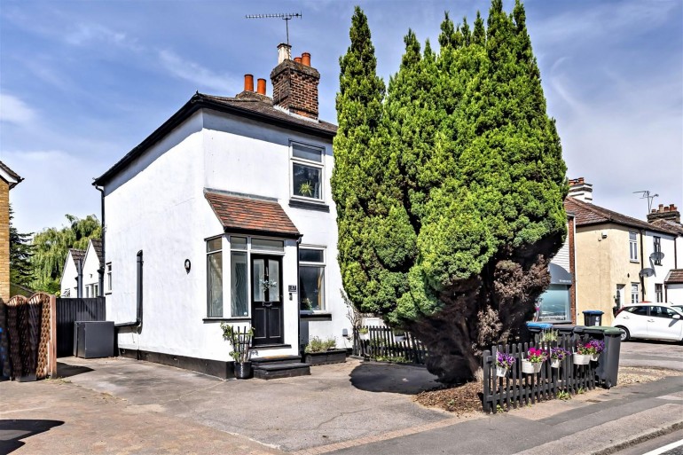 Woodfield Terrace, Thornwood