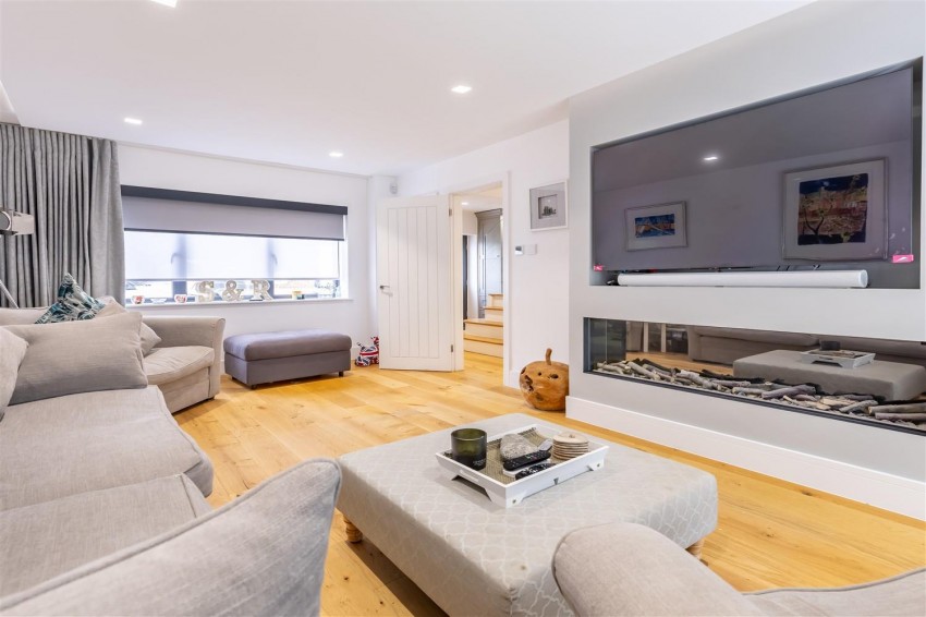 Images for Kendal Avenue, Epping