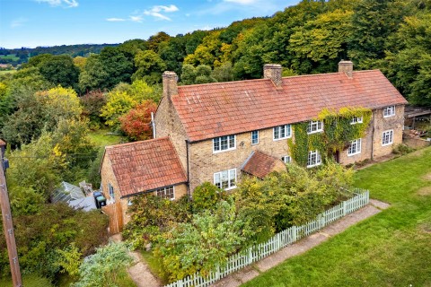 View Full Details for Hilltop Cottages, Mount Road, Theydon Mount.