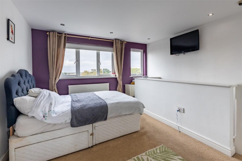 Images for Brookfield, Thornwood