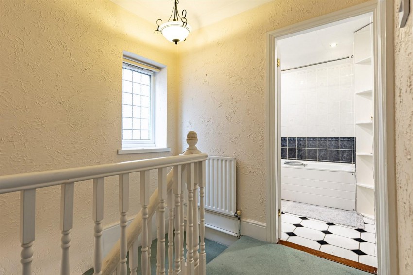 Images for Centre Drive, Epping