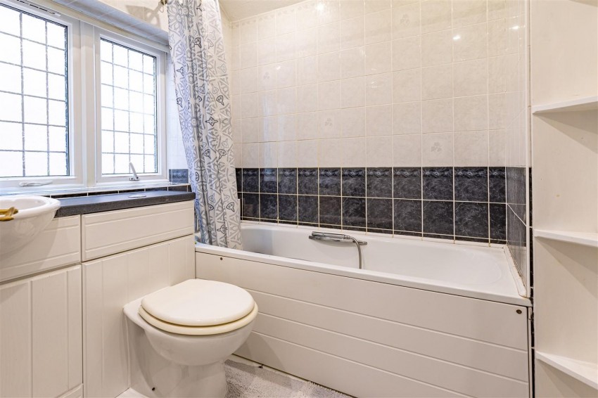 Images for Centre Drive, Epping