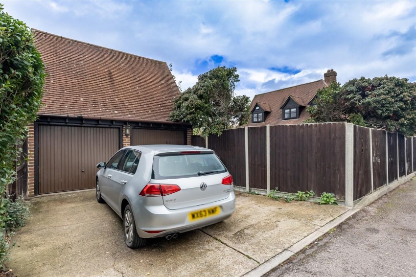 Images for Roughtallys, North Weald