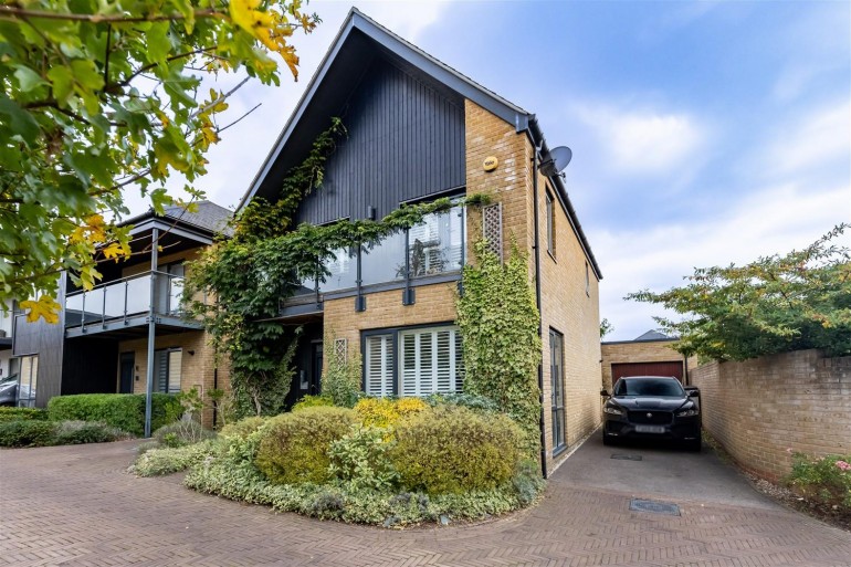 Nuthatch Drive, Newhall