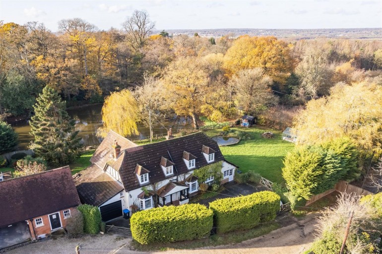 New Road, Lambourne End