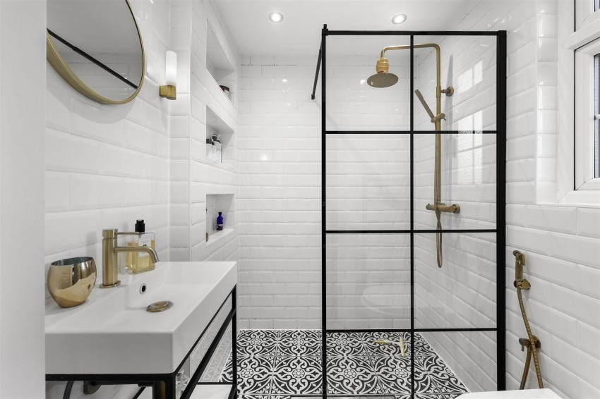 Images for Crows Road, Epping