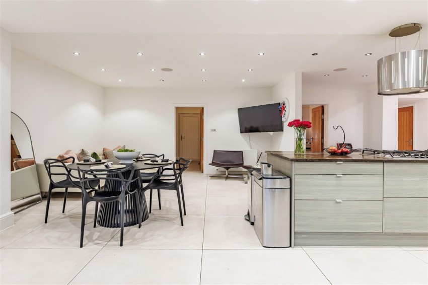 Images for Ivy Chimneys, Epping