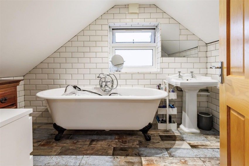 Images for Ivy Chimneys, Epping