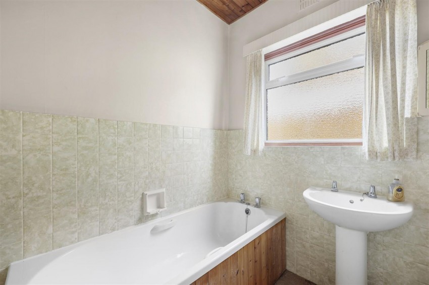 Images for Morgan Crescent, Theydon Bois