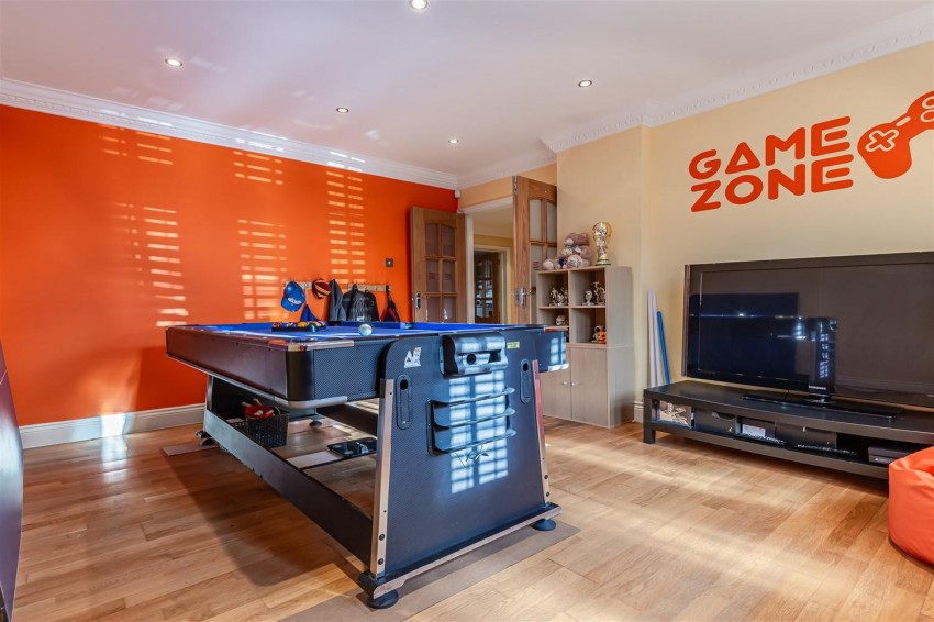 Images for High View Close, Loughton