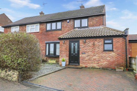 View Full Details for Shaftsbury Road, Epping