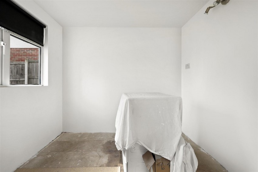 Images for Centre Avenue, Epping