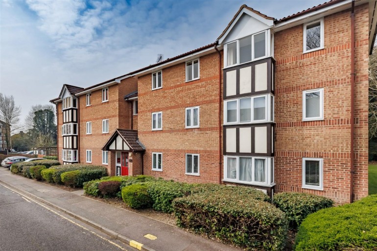 Woodland Grove, Epping