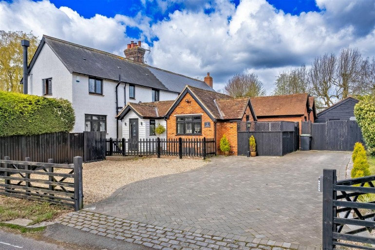 Takleys manor cottage, Epping Upland