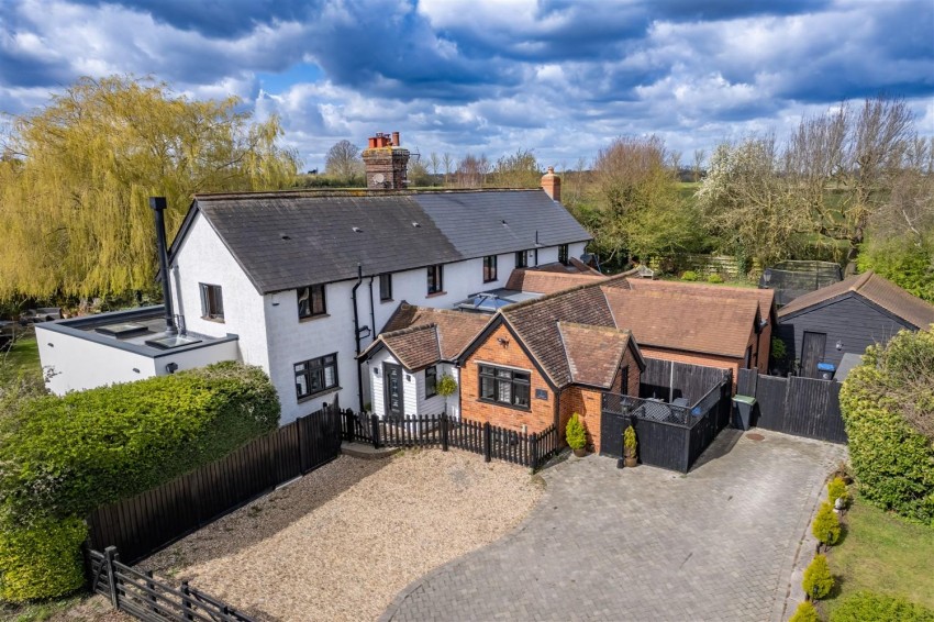 Images for Takleys manor cottage, Epping Upland