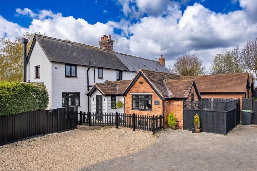 Images for Takleys manor cottage, Epping Upland