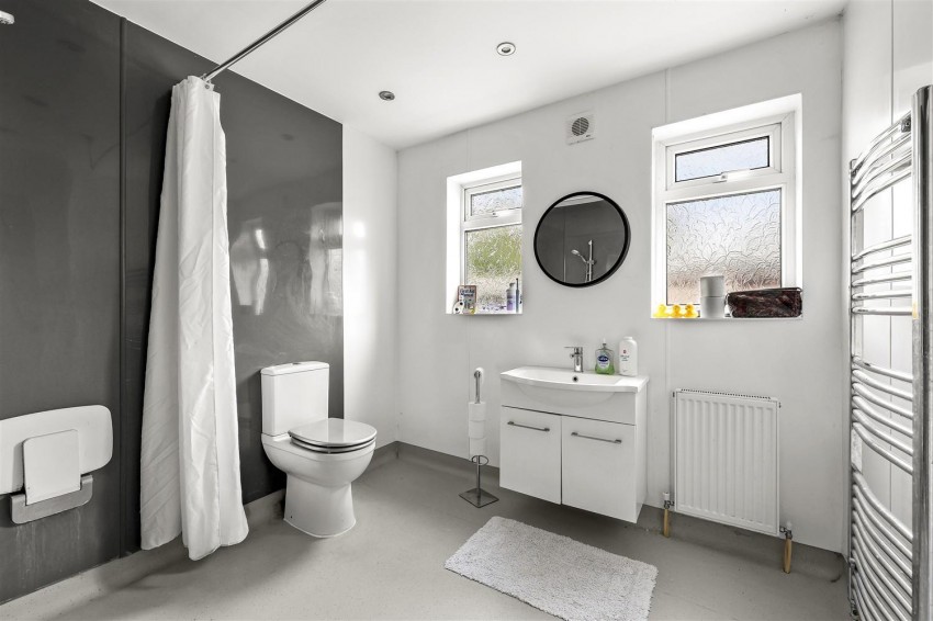 Images for Hows Mead, North Weald