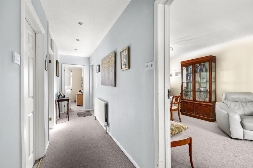 Images for Hows Mead, North Weald