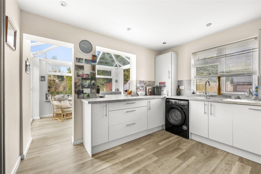 Images for Hows Mead, North Weald