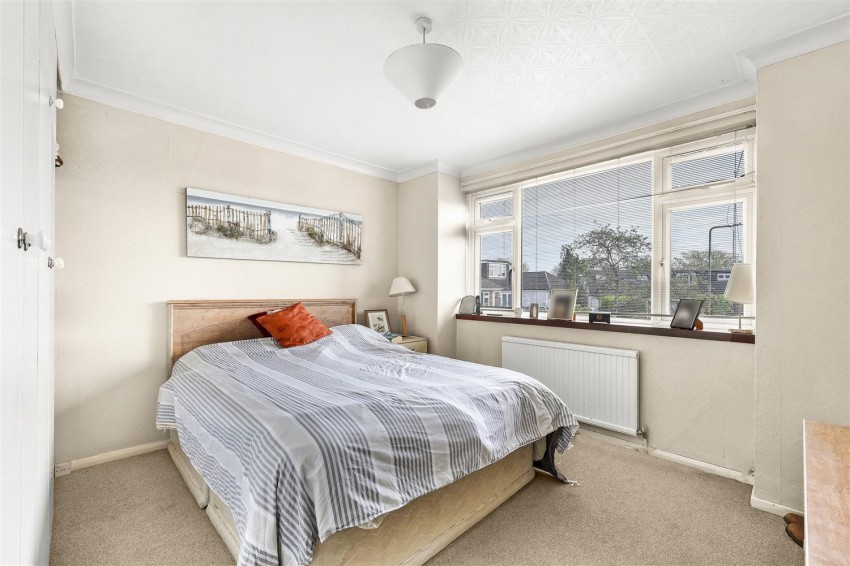 Images for Hows Mead, North Weald