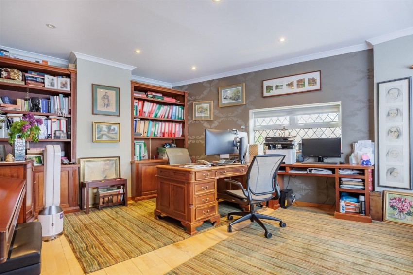 Images for Eatons Mead, Chingford