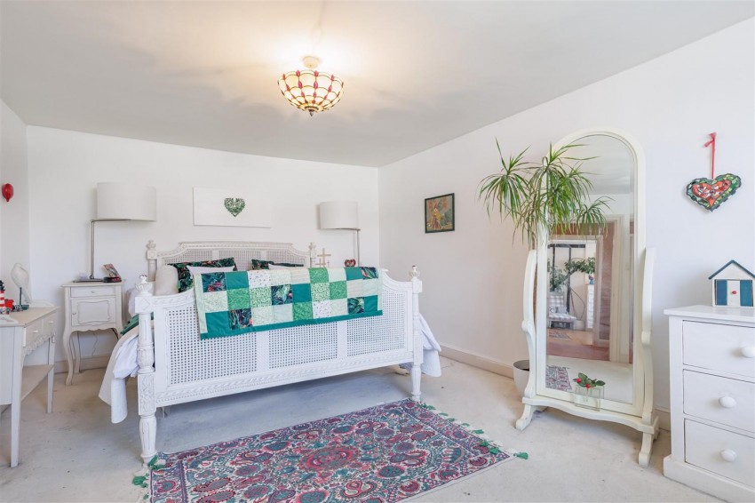 Images for The Elms, Masons Bridge Farm Rd, Fiddlers Hamlet, Epping