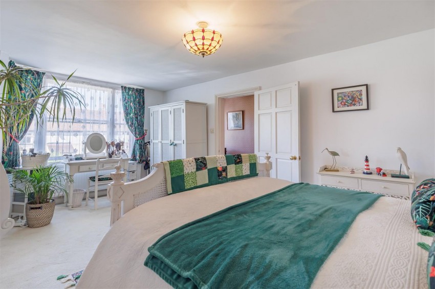 Images for The Elms, Masons Bridge Farm Rd, Fiddlers Hamlet, Epping