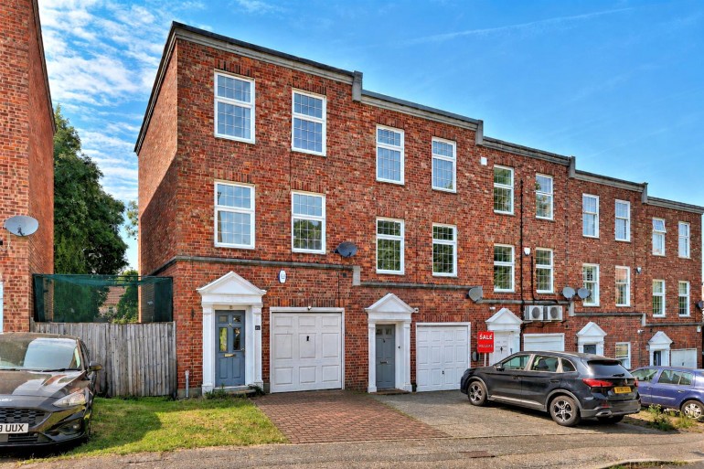 Albany Court, Epping