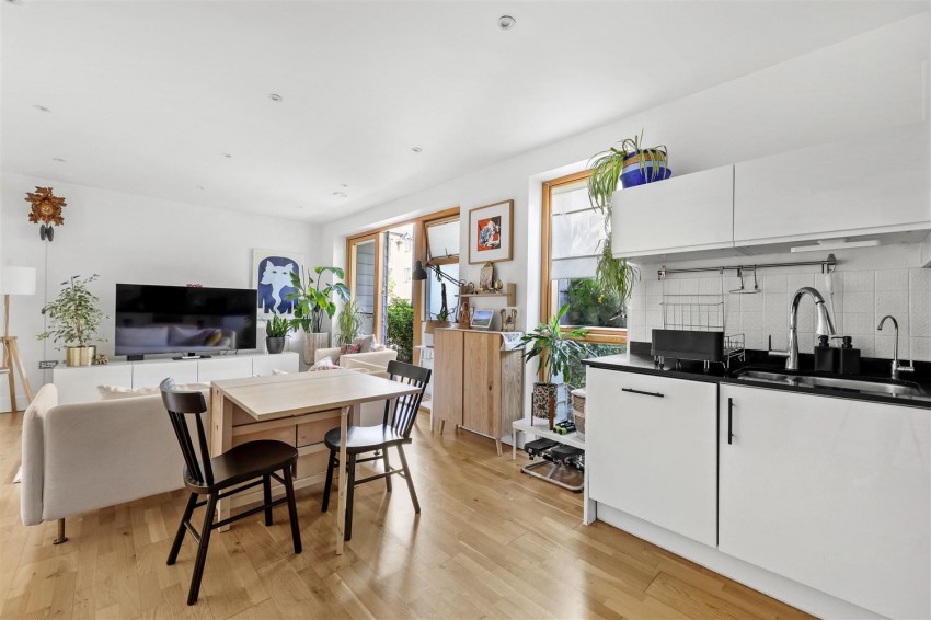 Images for Sycamore Place, Chigwell