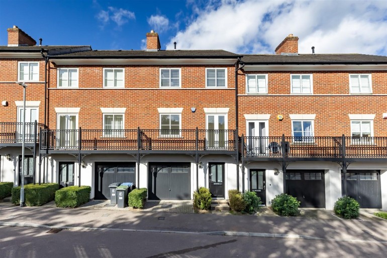 Mowbray Close, Epping