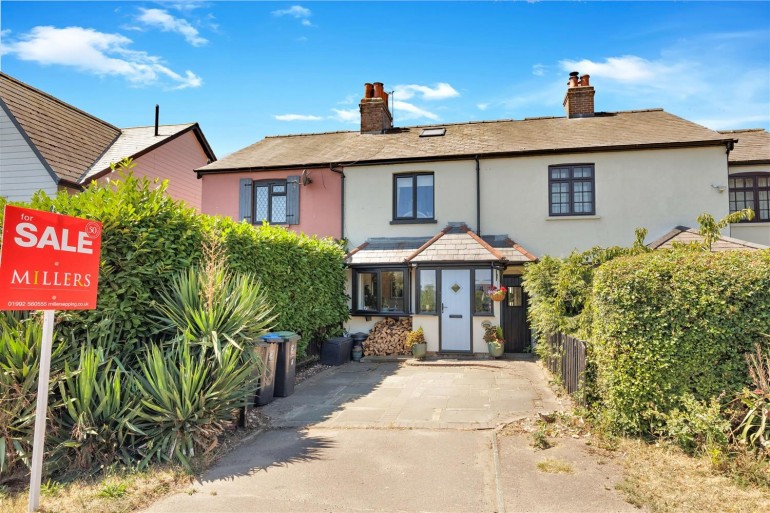 High Road, Thornwood
